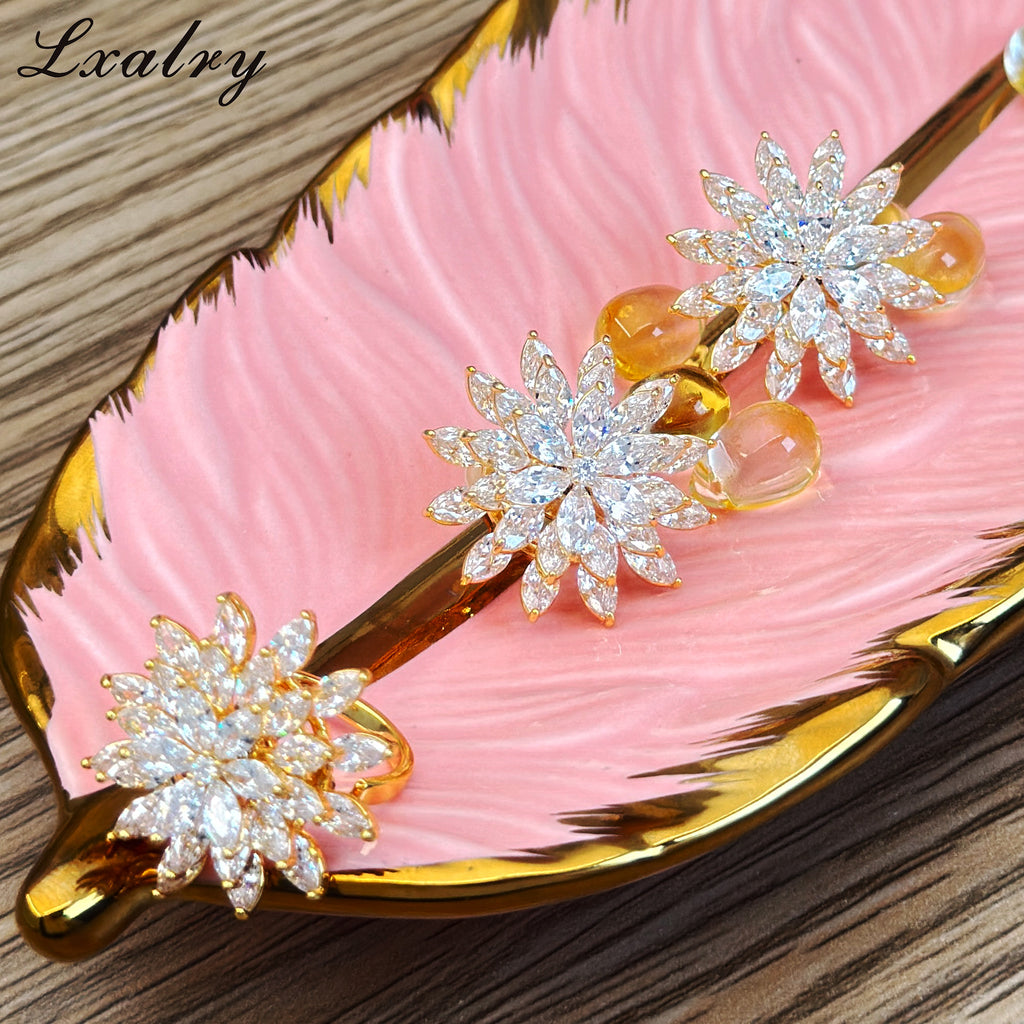 Parure de bijoux Lxalry en cuivre plaqué or 18 carats à motif floral – style baroque, bague et boucles d’oreilles imposantes – hypoallergénique, résistante au ternissement, cadeau élégant pour femme