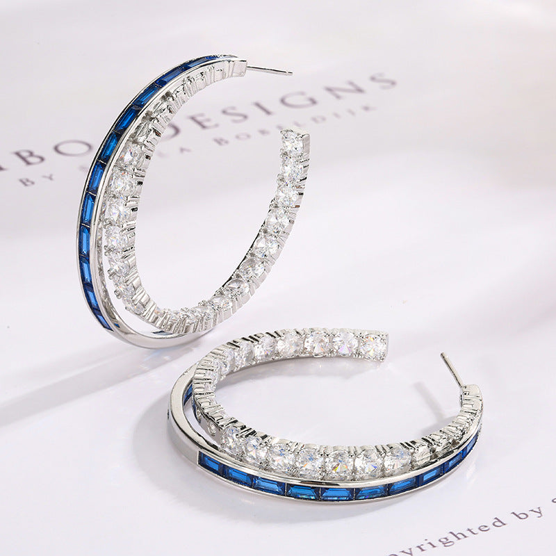 Boucles d’oreilles à tige en argent de style européen et américain avec zircon, luxe discret et allure haut de gamme.