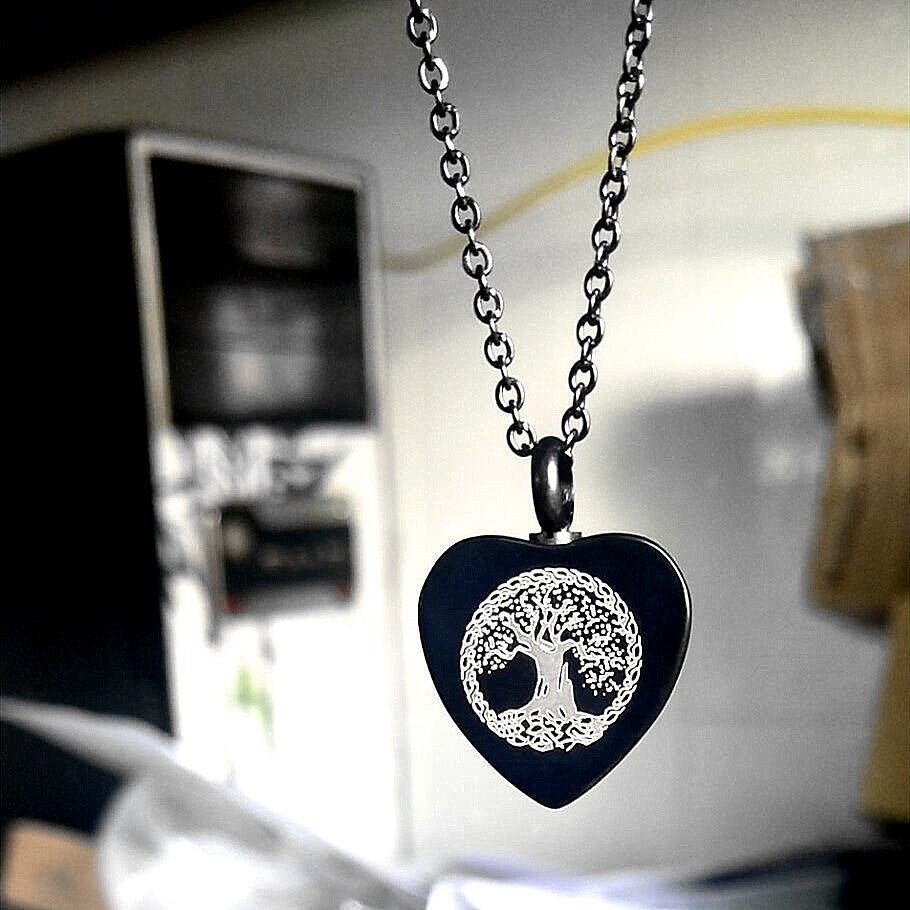 Heart-shaped Perfume Bottle Necklace Minimalist Heart-shaped Urn With Engraved Pendant