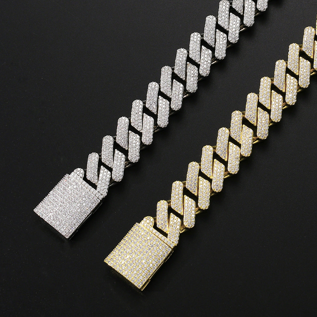 Collier hip-hop entièrement pavé de zircons