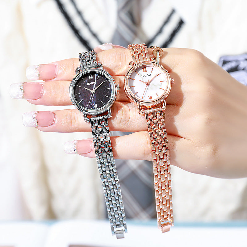 Montre rare pour femme à bracelet en acier, étanche