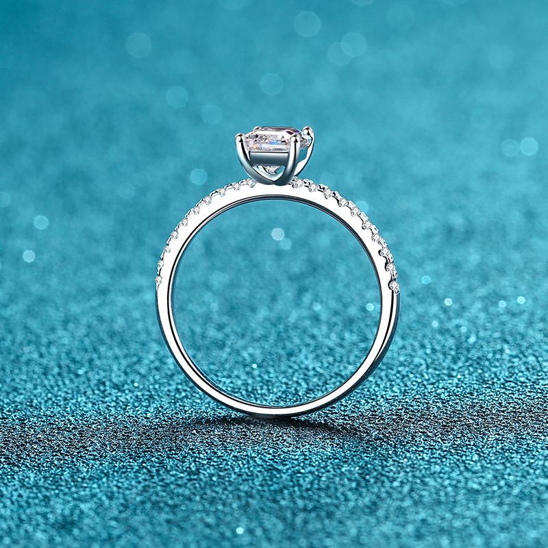 Bague Simple à Quatre Griffes pour Femme